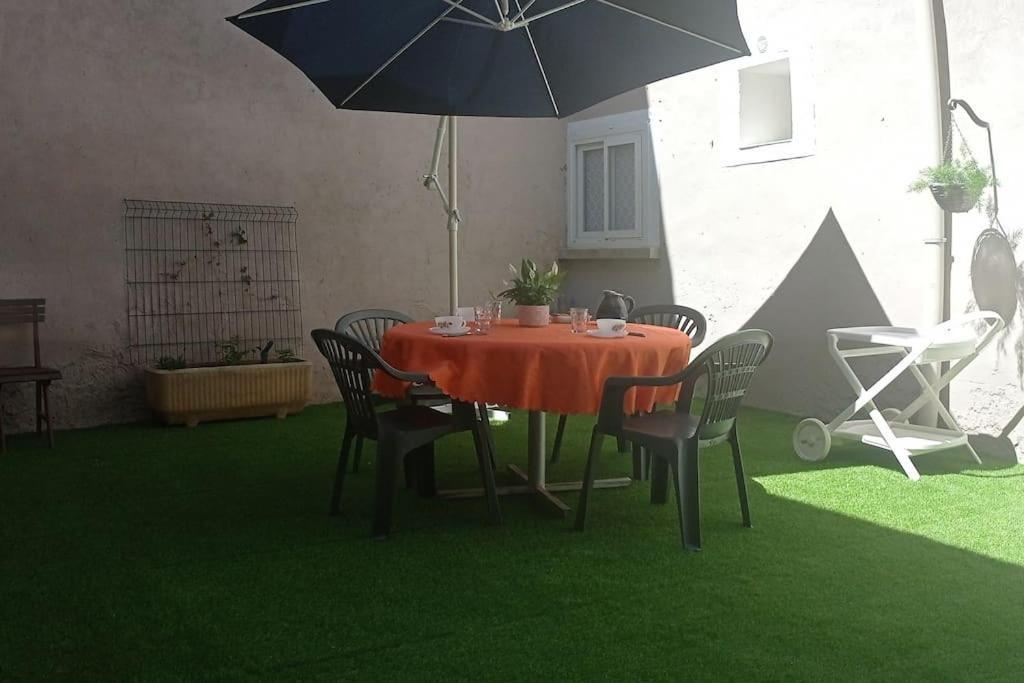 Le Gite De Flavie Montpeyroux  Exterior photo